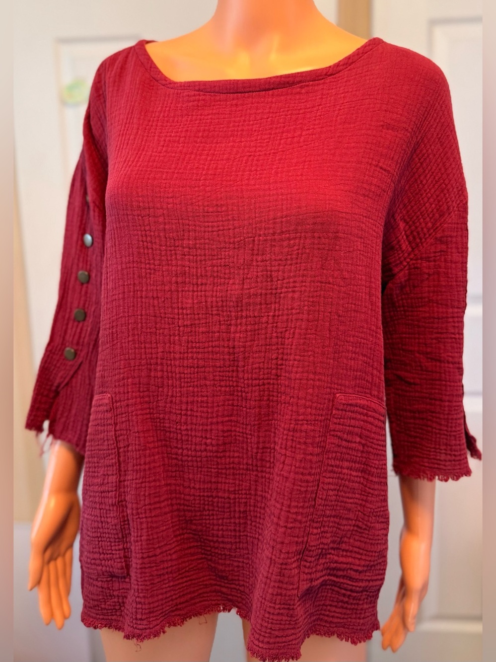 Tru Luxe Jeans Burgundy Gauze Raw Edge Top Pockets & Button Accents Size Large
